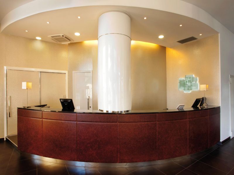 holiday inn genova front desk