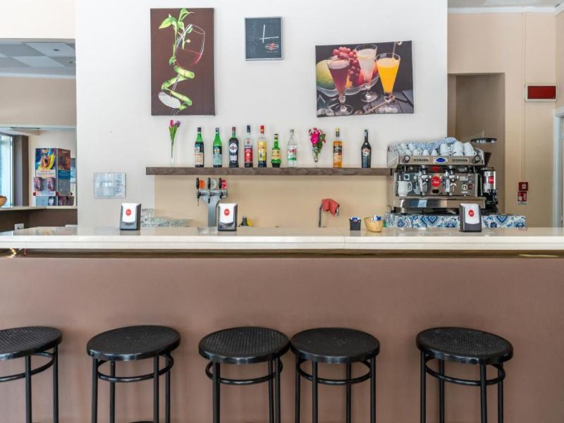 bar