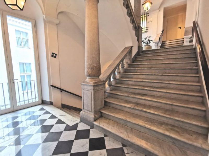 hotel de ville scale