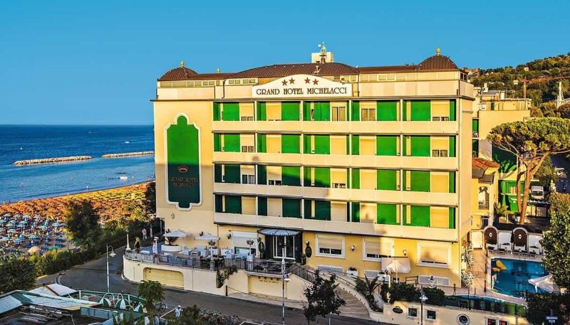 114 15 esterno hotel
